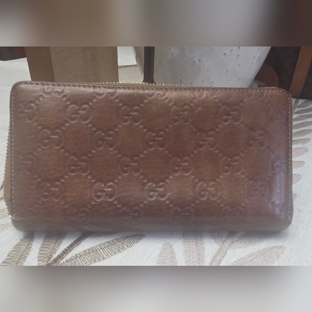 Gucci Embossed Leather Wallet in Rich Brown